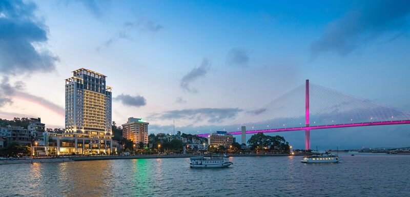 Vị tr&iacute; đắc địa của Wyndham Legend Hạ Long c&ugrave;ng chất lượng dịch vụ cao cấp